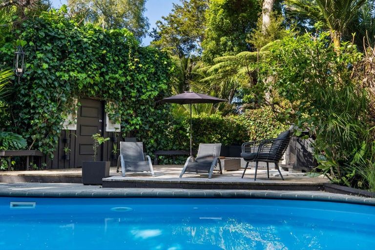 Photo of property in 7 Dorothy Road, Laingholm, Auckland, 0604