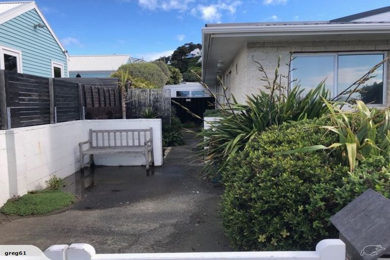 Photo of property in 71 Marine Parade, Seatoun, Wellington, 6022