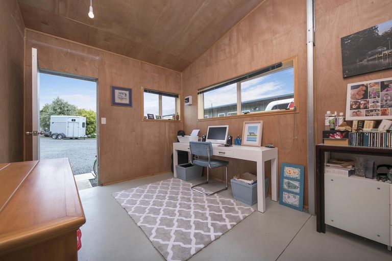 Photo of property in 15 Alf Access Road, Helensville, 0875