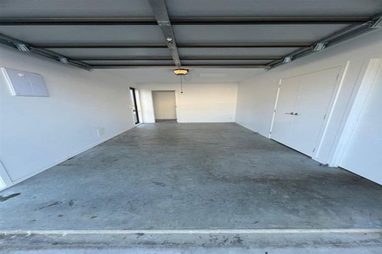 Photo of property in 3157 Great North Road, New Lynn, Auckland, 0600