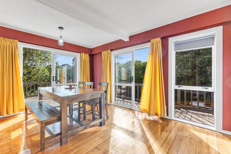 Photo of property in 50 Seaview Road, Marfell, New Plymouth, 4310