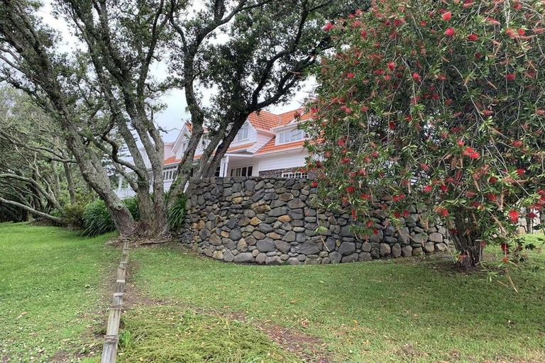 Photo of property in 5 Rae Road, Campbells Bay, Auckland, 0620