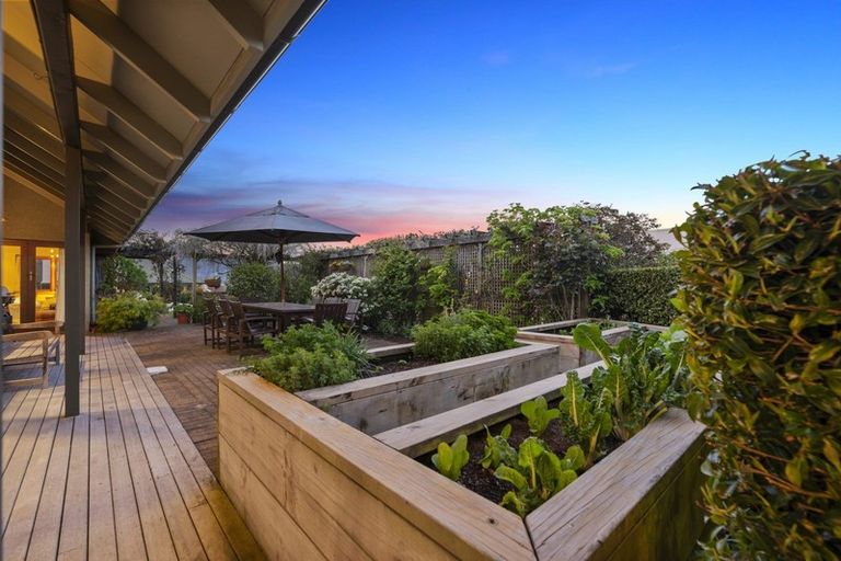 Photo of property in 14 Cobbe Place, Pomare, Rotorua, 3015