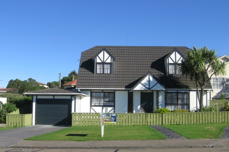 Photo of property in 1/35 Bracken Road, Paparangi, Wellington, 6037