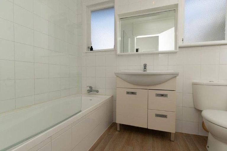 Photo of property in 6 Gilpin Place, Beach Haven, Auckland, 0626