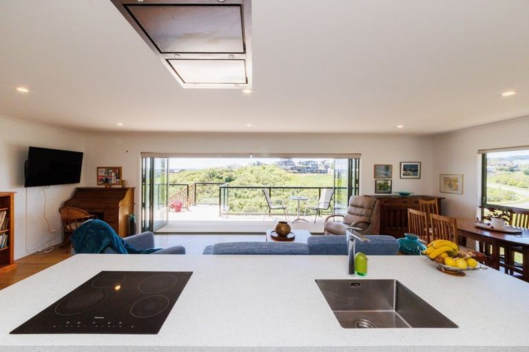 Photo of property in 121 Cashmere Drive, Fitzherbert, Palmerston North, 4410