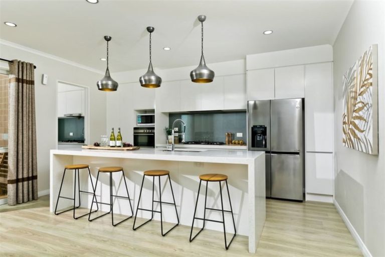 Photo of property in 1 Van Rixel Drive, Kumeu, 0810