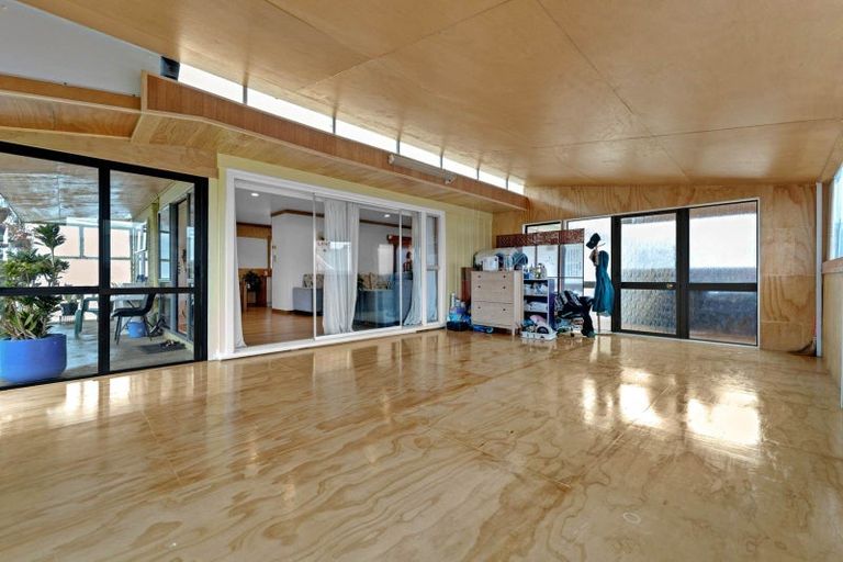 Photo of property in 22 Lawrence Crescent, Hillpark, Auckland, 2102