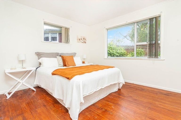 Photo of property in 32 Kelkirk Street, Kelston, Auckland, 0602