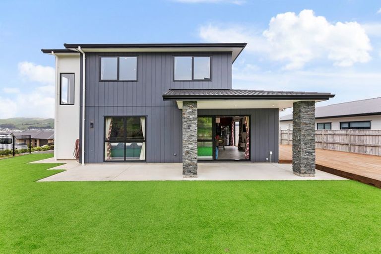 Photo of property in 2 Opaoa Way, Aotea, Porirua, 5024