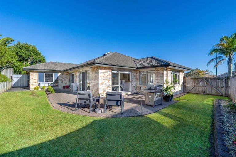 Photo of property in 218 Kilkenny Drive, East Tamaki Heights, Auckland, 2016