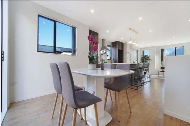 Photo of property in 22b Crestview Rise, Papakura, 2110