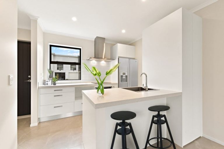 Photo of property in 17 Vincent Mcgrath Crescent, Swanson, Auckland, 0614