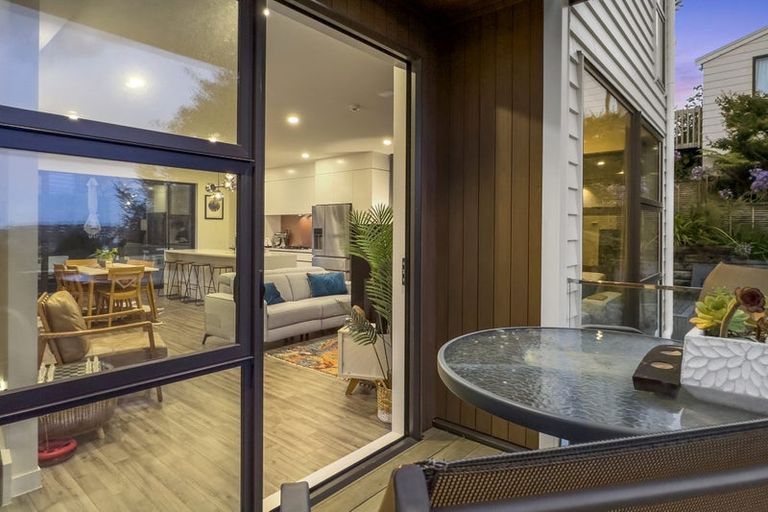 Photo of property in 74e Langana Avenue, Browns Bay, Auckland, 0630