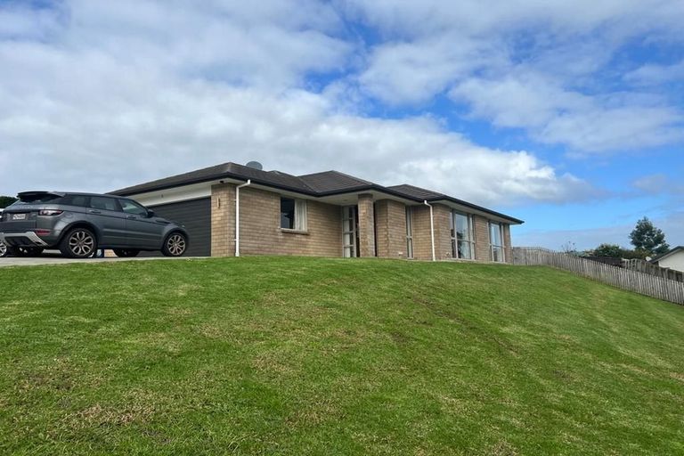 Photo of property in 78 Tiriwa Drive, Massey, Auckland, 0614