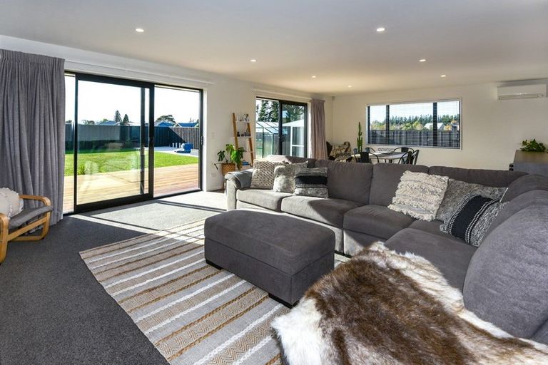 Photo of property in 3 Cedric Place, Darfield, 7510