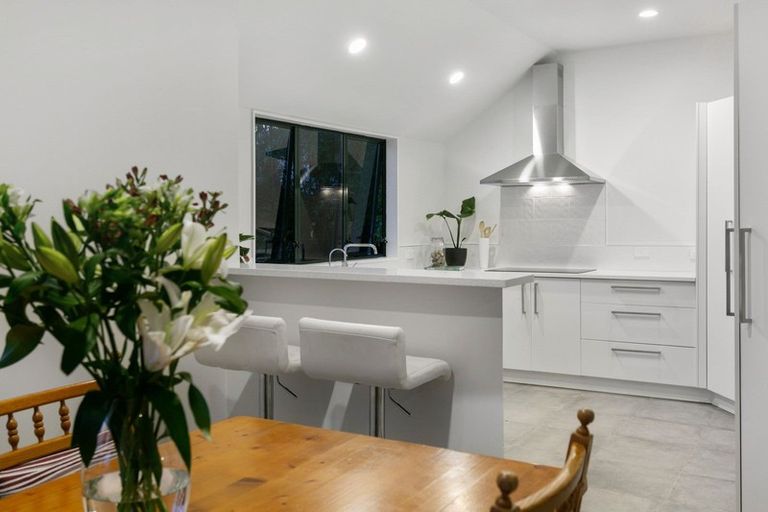 Photo of property in 1/25 Nigel Road, Browns Bay, Auckland, 0630