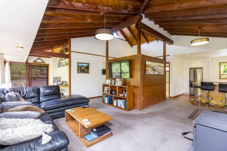 Photo of property in 24 Freemans Way, Pinehaven, Upper Hutt, 5019