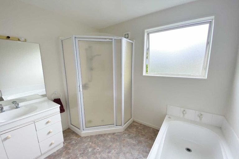 Photo of property in 2/37 Avonhead Road, Avonhead, Christchurch, 8042