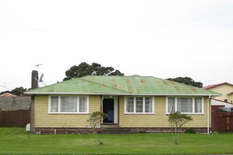 Photo of property in 102 Browne Street, Waitara, 4320