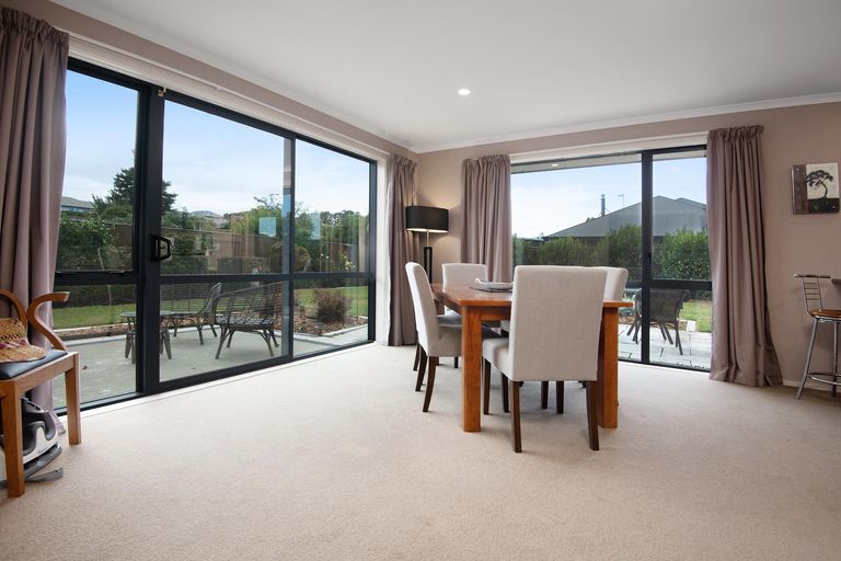 Photo of property in 20 Chestnut Close, Kelvin Grove, Palmerston North, 4414