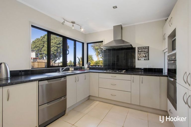 Photo of property in 28 Ocean View Road, Waihi Beach, 3611