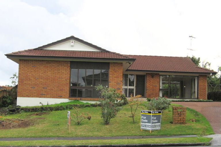 Photo of property in 16 St Simon Place, Botany Downs, Auckland, 2010