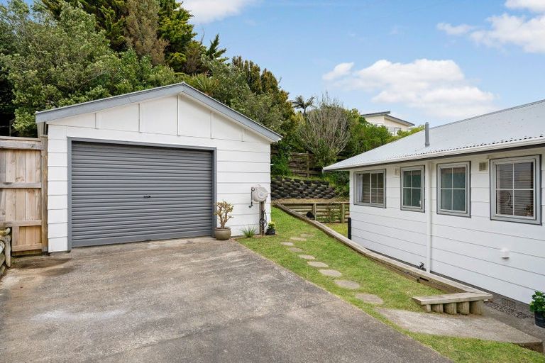 Photo of property in 10 Pimlico Place, Newlands, Wellington, 6037