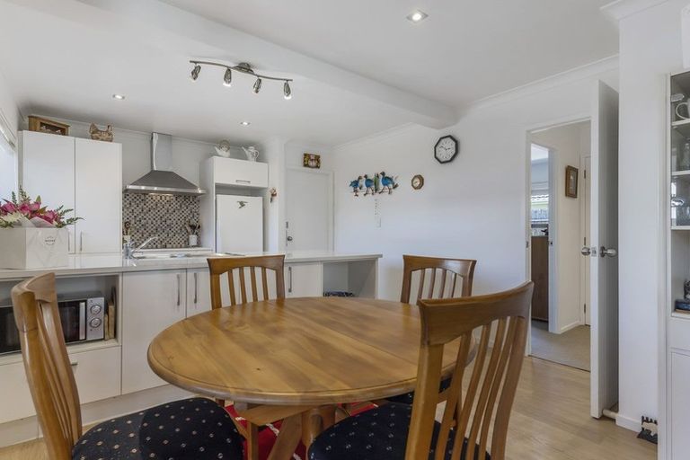 Photo of property in 1/52 Florence Avenue, Orewa, 0931