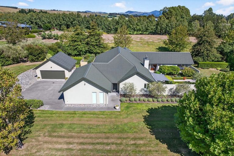 Photo of property in 10 Fairway Drive, Martinborough, 5711
