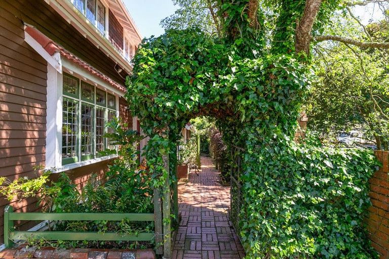 Photo of property in 1 Woodmancote Road, Khandallah, Wellington, 6035