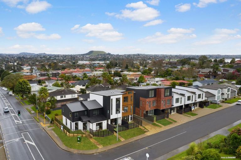 Photo of property in 35 Lewis Road, Pakuranga, Auckland, 2010