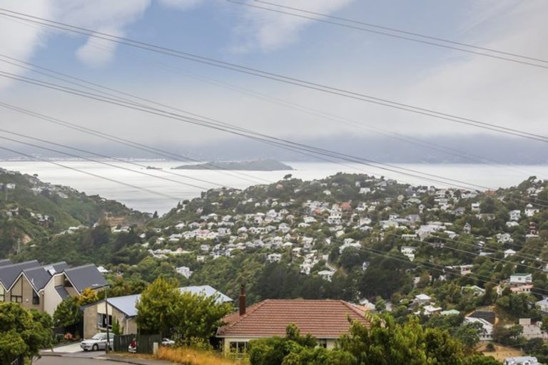 Photo of property in 1 Chequers Way, Crofton Downs, Wellington, 6035