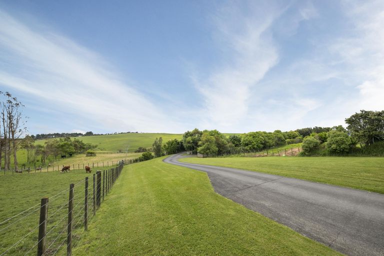Photo of property in 15 Alf Access Road, Helensville, 0875