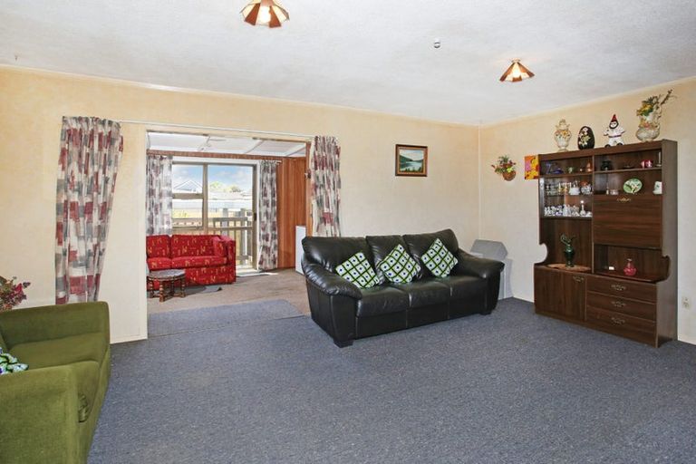 Photo of property in 2/7 Mon Desir Place, Manurewa, Auckland, 2102