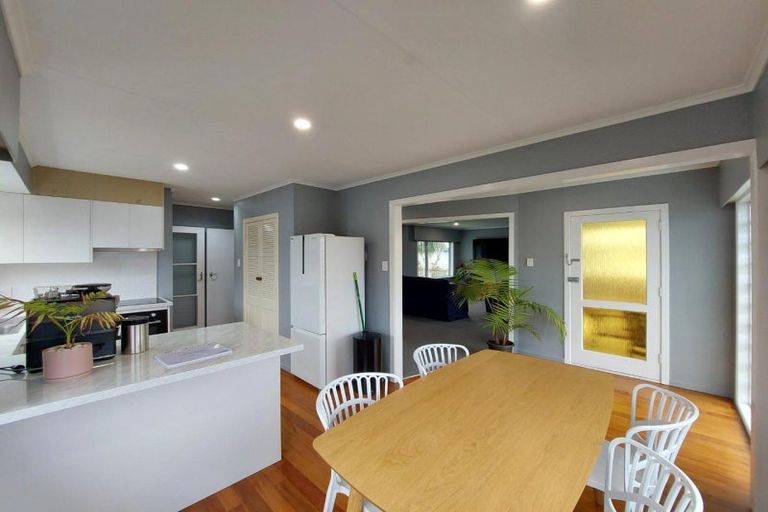 Photo of property in 8 Riversdale Drive, Merrilands, New Plymouth, 4312