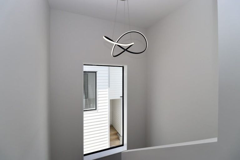 Photo of property in 127c Oreil Avenue, West Harbour, Auckland, 0618