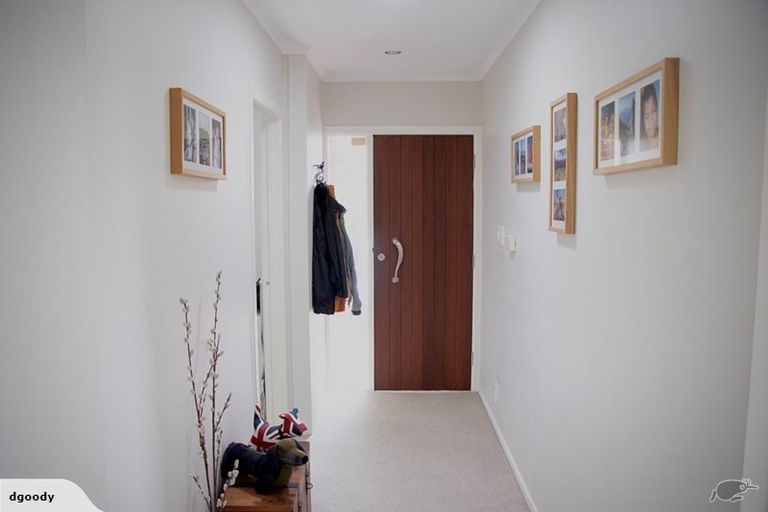 Photo of property in 58 Fowler Street, Northcote, Auckland, 0627