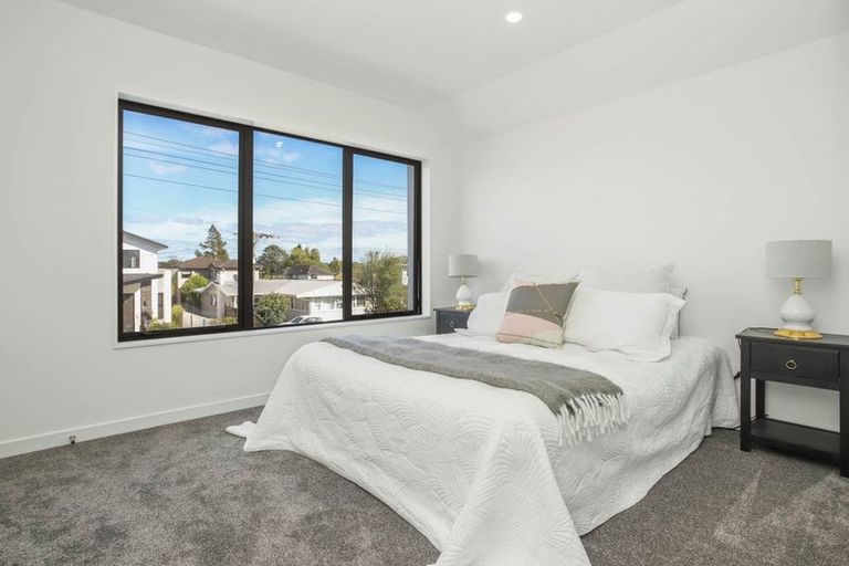 Photo of property in 2/10 Alan Avenue, Henderson, Auckland, 0610