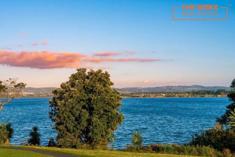 Photo of property in 114a Carnoustie Drive, Wattle Downs, Auckland, 2103