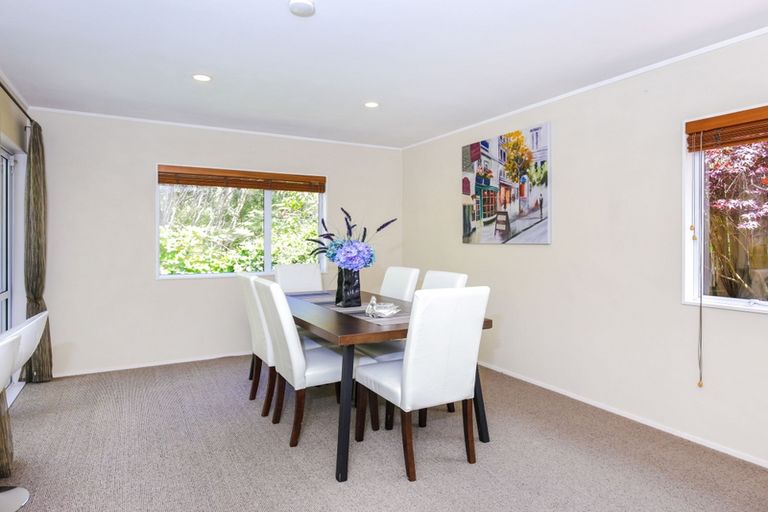 Photo of property in 8 Woodfern Crescent, Titirangi, Auckland, 0604