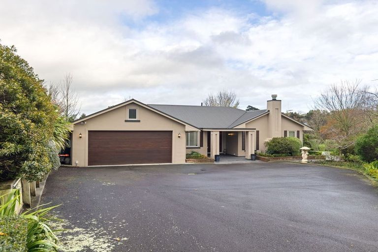Photo of property in 37 La Lena Grove, Fitzherbert, Palmerston North, 4410