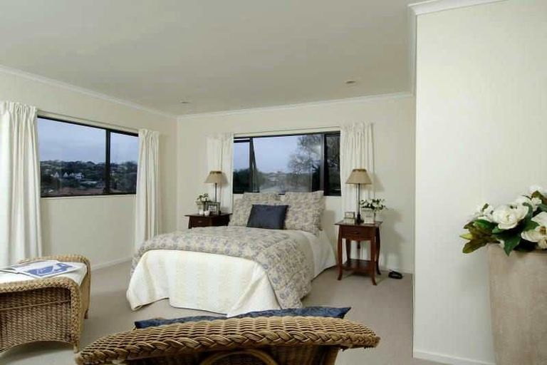 Photo of property in 2/12a Dallinghoe Crescent, Milford, Auckland, 0620