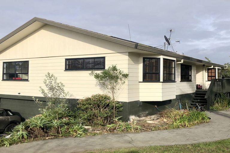 Photo of property in 7 Seaglen Place, Botany Downs, Auckland, 2010