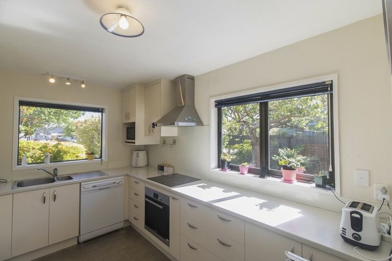 Photo of property in 12 Kamahi Place, Bishopdale, Christchurch, 8051