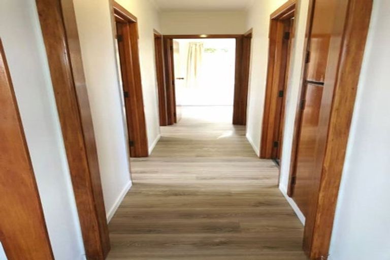 Photo of property in 3 Trinidad Road, Sunnynook, Auckland, 0620