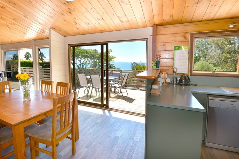 Photo of property in 106 Vipond Road, Stanmore Bay, Whangaparaoa, 0932