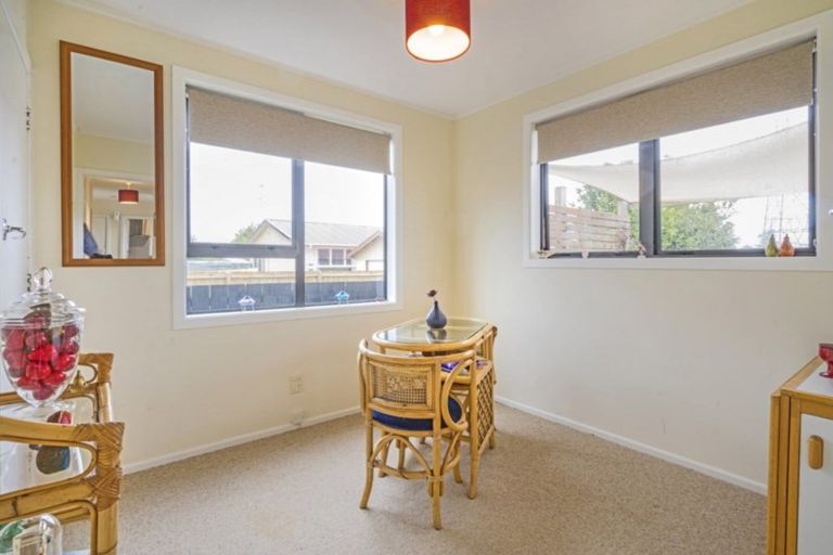 Photo of property in 37 Edgewater Drive, Pakuranga, Auckland, 2010