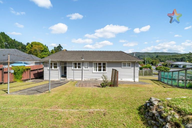 Photo of property in 72 Glen Road, Stokes Valley, Lower Hutt, 5019