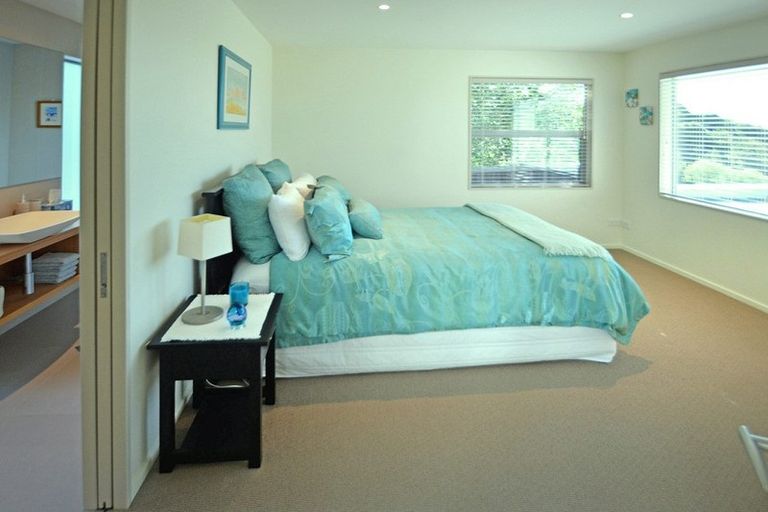 Photo of property in 22 Iles Lane, Cashmere, Christchurch, 8022